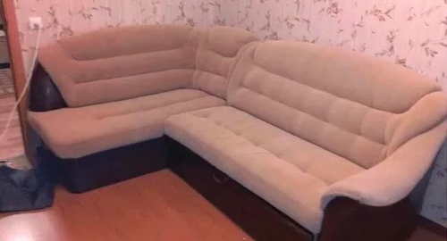 Перетяжка углового дивана. Видное
